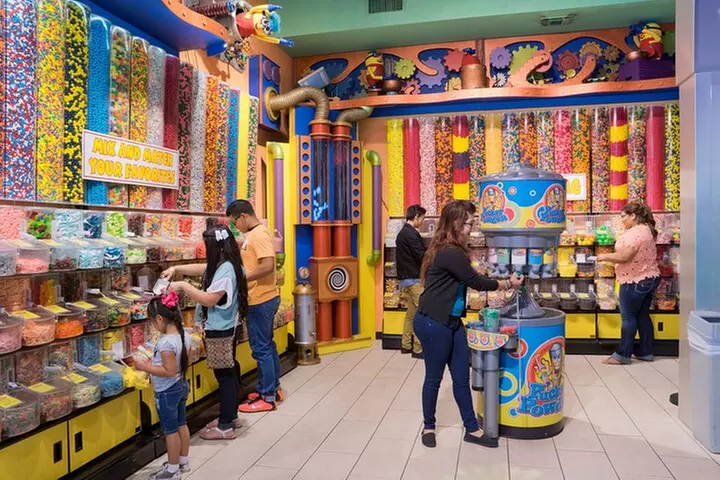 The Amazing Mirror Maze with Escape Room