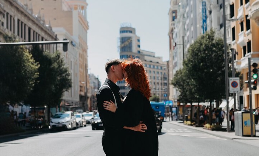 Image 21: Sesión de fotos en pareja & tour fotográfico, Madrid