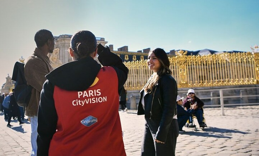 Image 15: Visite guidée privée d'une demi-journée à Versailles au départ de P...