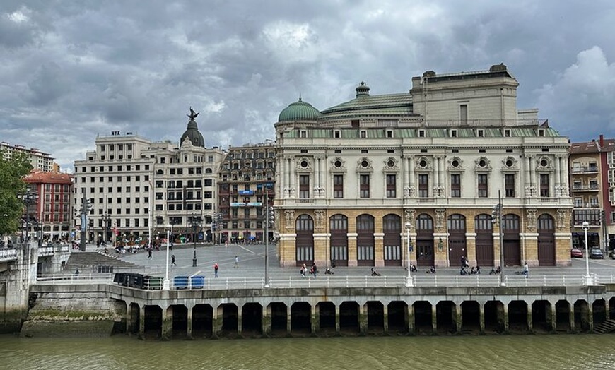 Image 10: Excursión a pie de 2 horas por Bilbao Iconos y Safari fotográfico