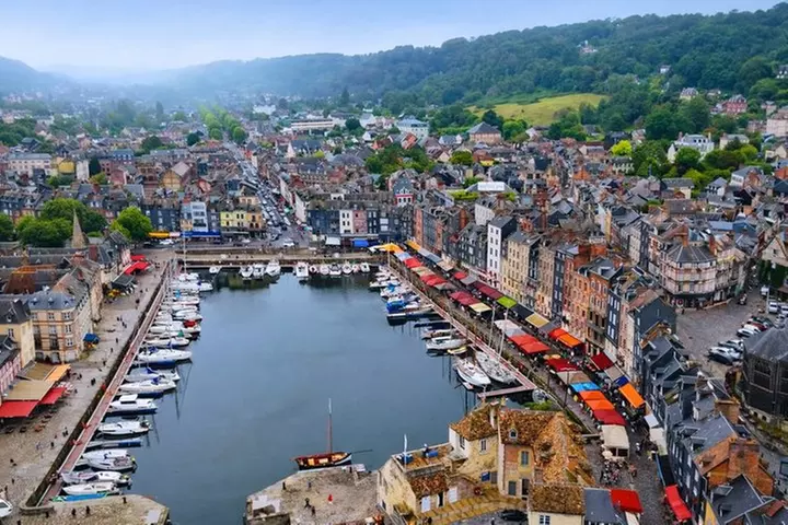 Excursion d'une journée à Étretat et Honfleur au départ de Paris Pe...