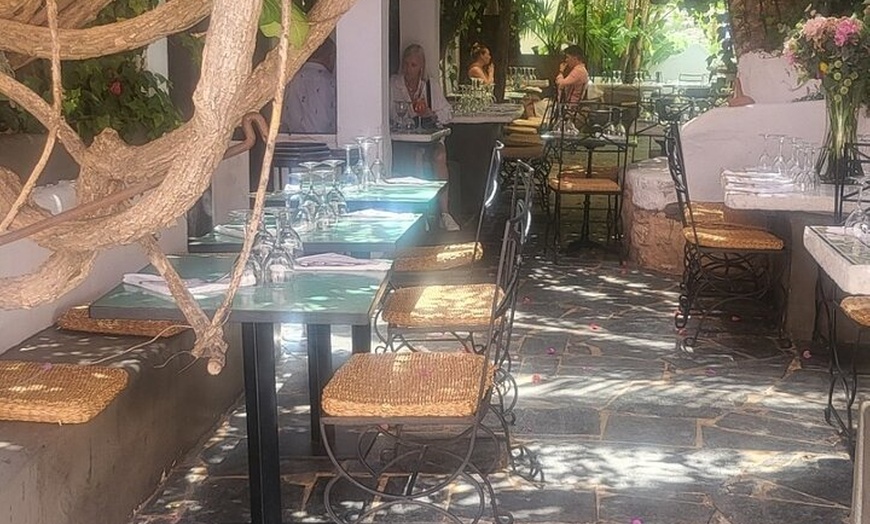Image 2: Ruta a pie Tour Ibiza Ciudad a Dalt Villa