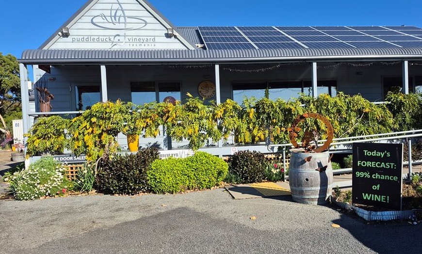 Image 6: Signature Saturday Wine Tour