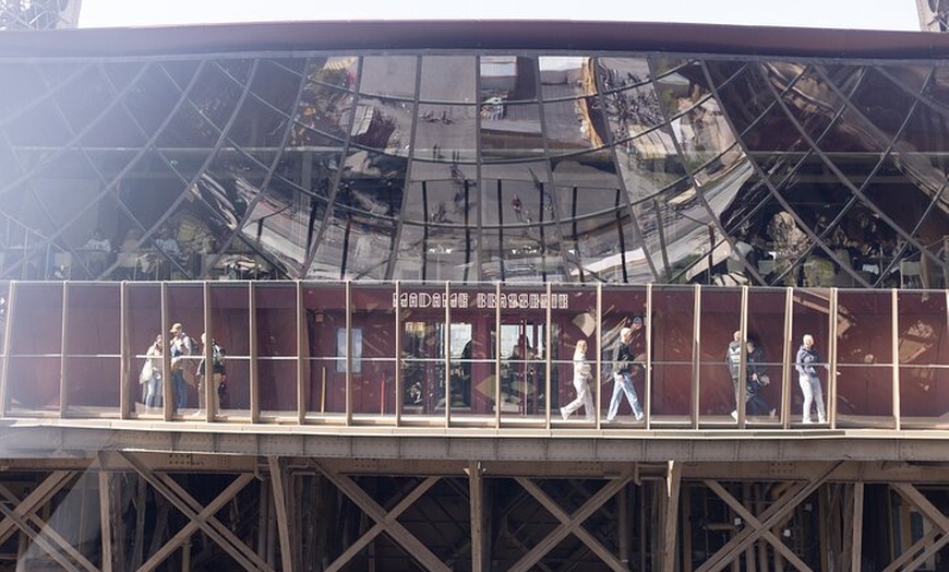 Image 11: Paris Premier déjeuner à la Tour Eiffel Madame Brasserie Restaurant