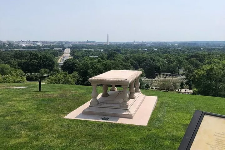Arlington Cemetery & Changing of the Guard Exclusive Guided Tour
