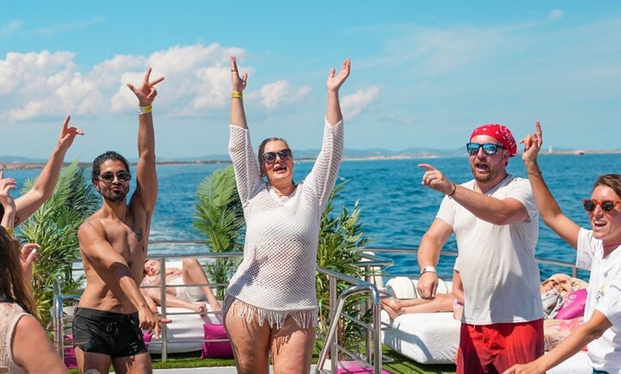 Image 22: Paseo en catamarán por Formentera con deportes acuáticos, paella y ...