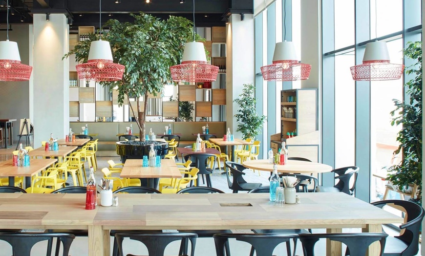 Image 6: ✈ EMIRATS ARABES UNIS | Dubaï - Rove Trade Centre 3* - Piscine exté...