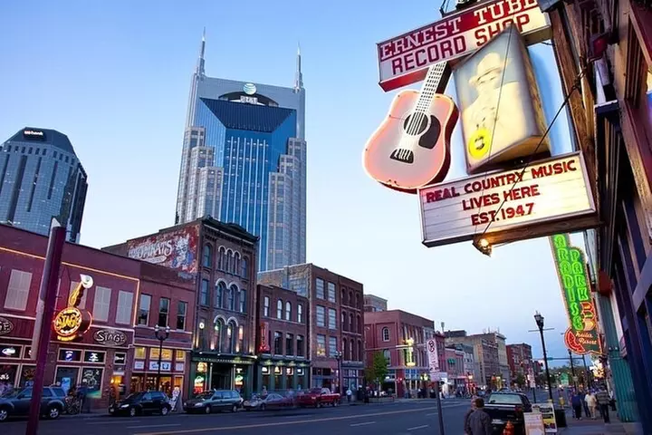 Nashville VIP Style Private Tour with Local Singer-Songwriter - Primary Image