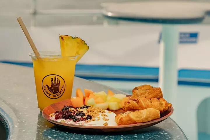 Deluxe Snorkel & Dolphin Watch Aboard a Luxury Catamaran from Kailu...