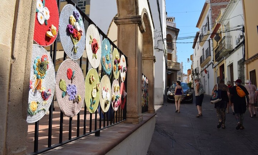 Image 3: Desde Albir y Benidorm Calpe Casco Antiguo y Puerto en Autobús