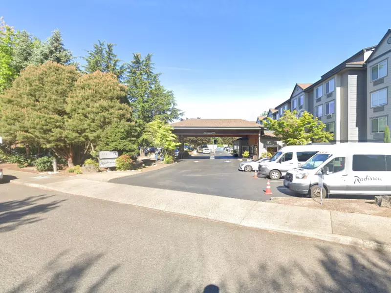 Parking at Radisson PDX Lot