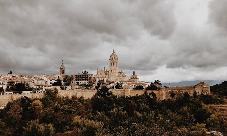 Image 7: Excursión privada de día completo por Madrid y Segovia con guías