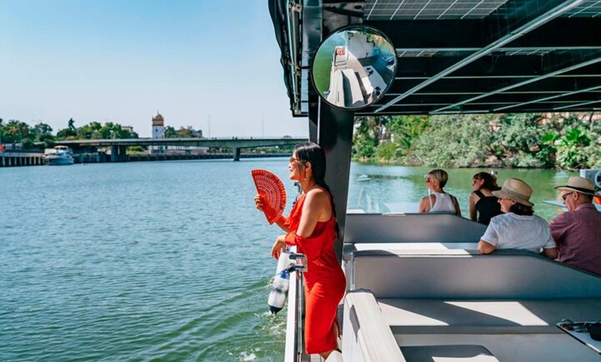 Image 3: Tour a pie por Sevilla, Museo Flamenco y crucero por el Guadalquivir
