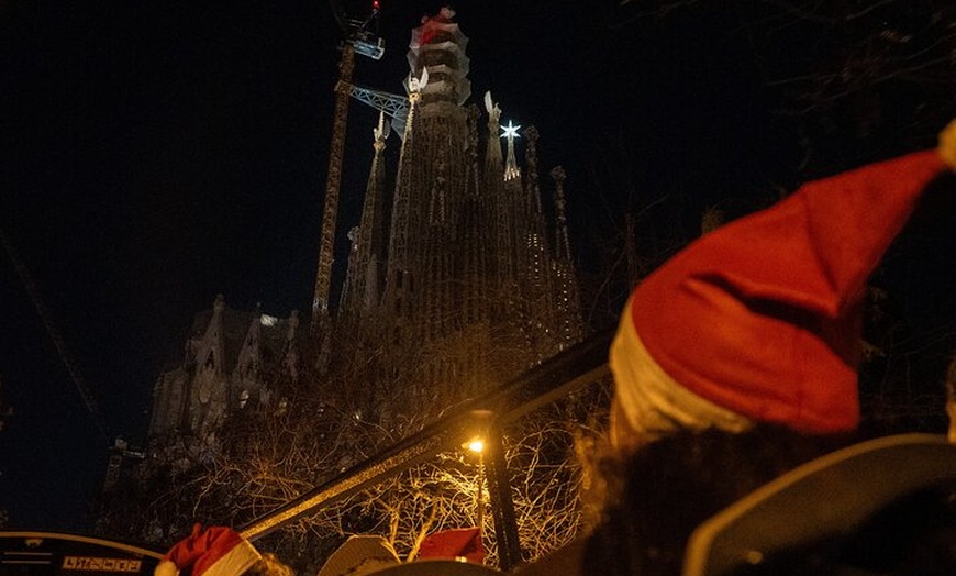 Image 4: Tour en autobús por las luces de Navidad de Barcelona