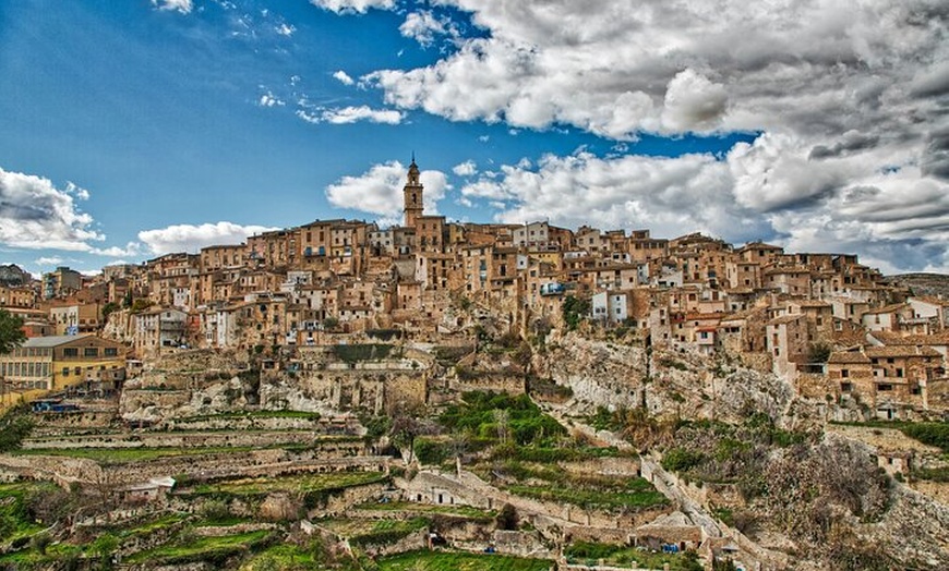 Image 1: Descubre Bocairent, el pueblo tallado en piedra