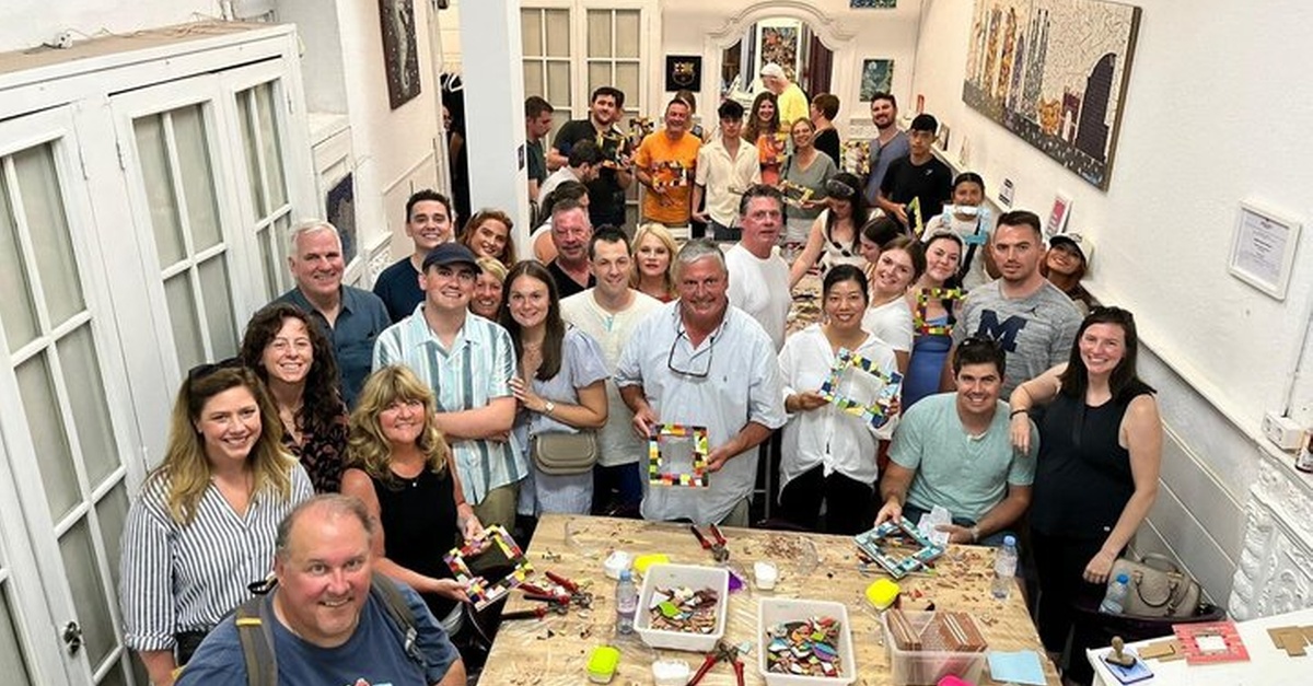 Taller guiado de mosaico Gaudí Trencadís en Barcelona