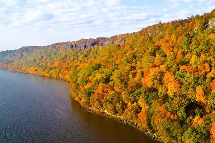 NYC Fall Foliage Cruise: Experience Autumn's Beauty