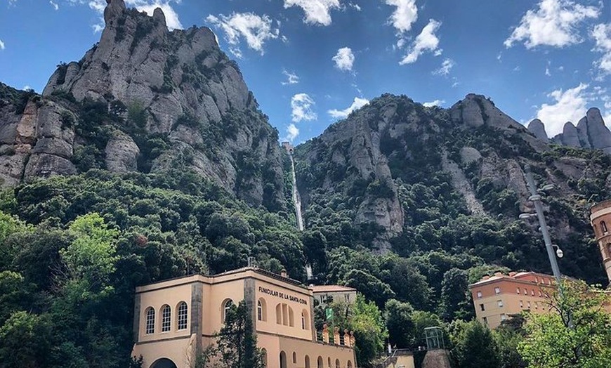 Image 7: Monasterio de Montserrat y Virgen Negra con Almuerzo en Casa Rural