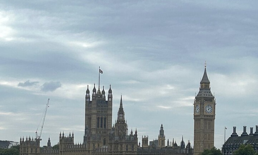 Image 6: Comprehensive Airport Transfer Service to London and Beyond