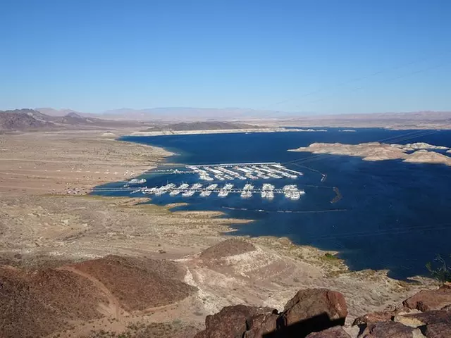 Small Group Hoover Dam, Lake Mead and Boulder City Tour