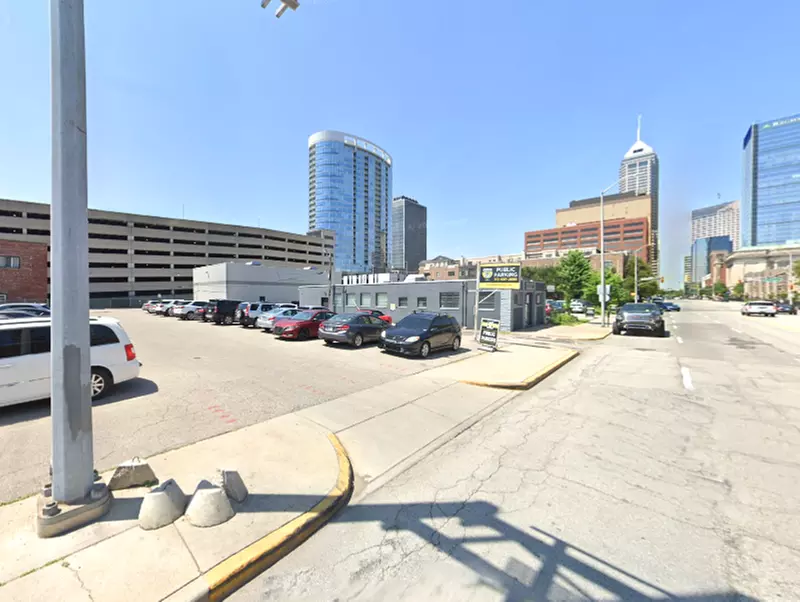 Parking at [3010] 419 E. Ohio St. Lot