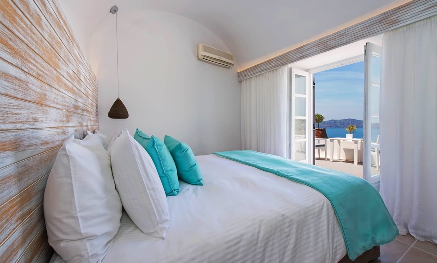 Image 6: ✈ SANTORIN | Fira - Athina Luxury Suites 5* - Vue panoramique