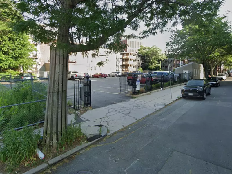 Parking at 121 Liverpool St. Lot