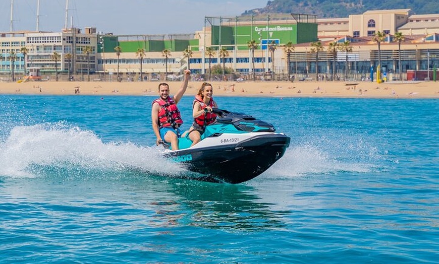 Image 5: Conduce una moto de agua sin licencia en Barcelona
