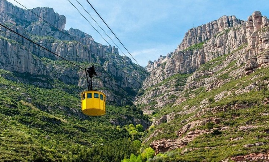 Image 4: Monasterio de Montserrat y Virgen Negra con Almuerzo en Casa Rural