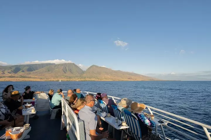 From Ma'alaea Harbor: Sunset Dinner Cruise Aboard the Quicksilver