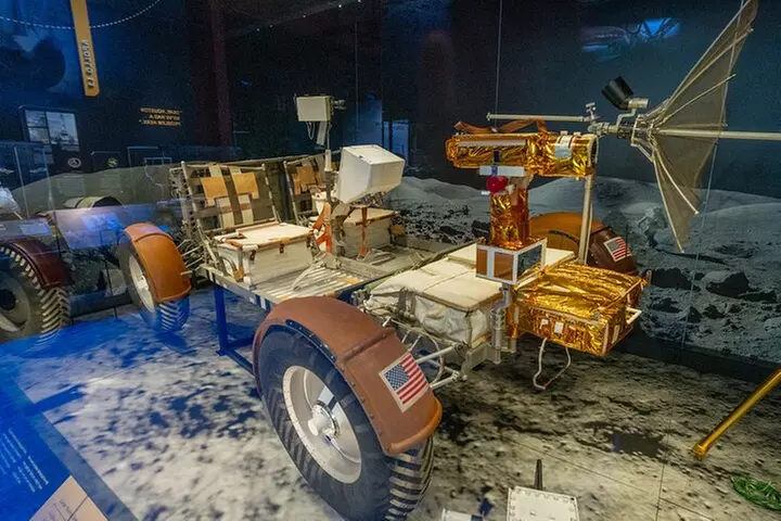 Smithsonian Highlights Walking Tour w/ Reserved Air & Space Entry