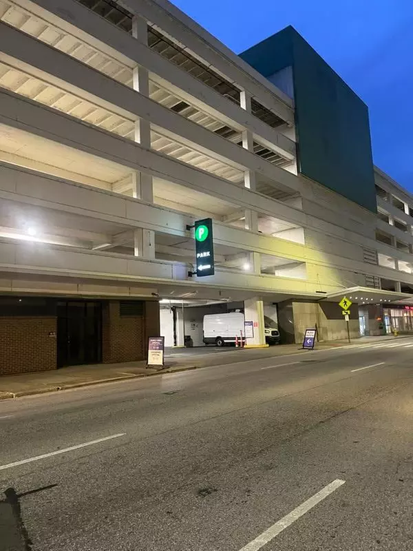 Parking at 222 W. 7th St. Garage