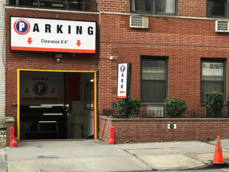 Parking at Public Parking Inc. - 200 E. 15th St. Garage - Primary Image