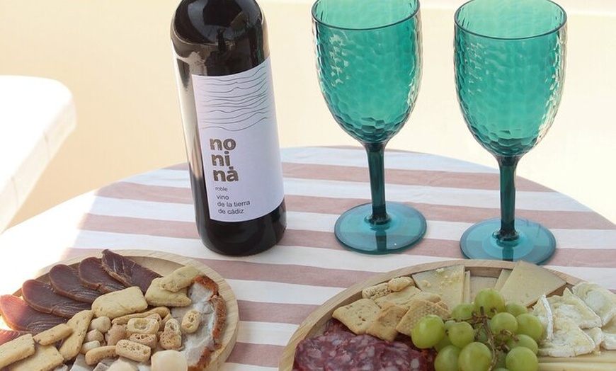 Image 7: Tour Privado en Barco por Trafalgar,Cádiz con Aperitivo y Snorkel