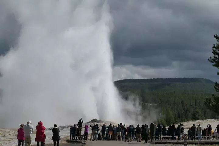 Lower Loop Van Tour from West Yellowstone: Grand Prismatic and Old ...