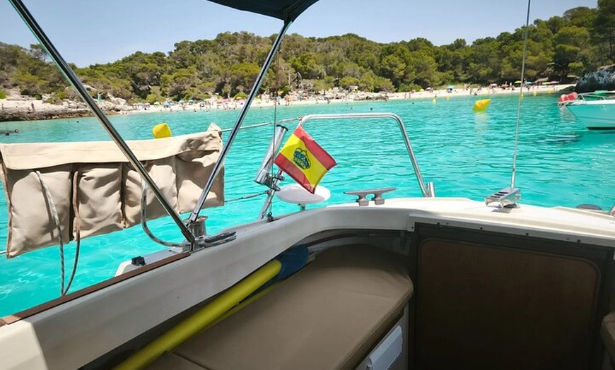 Image 1: Excursión privada a vela por Menorca desde Cala Galdana