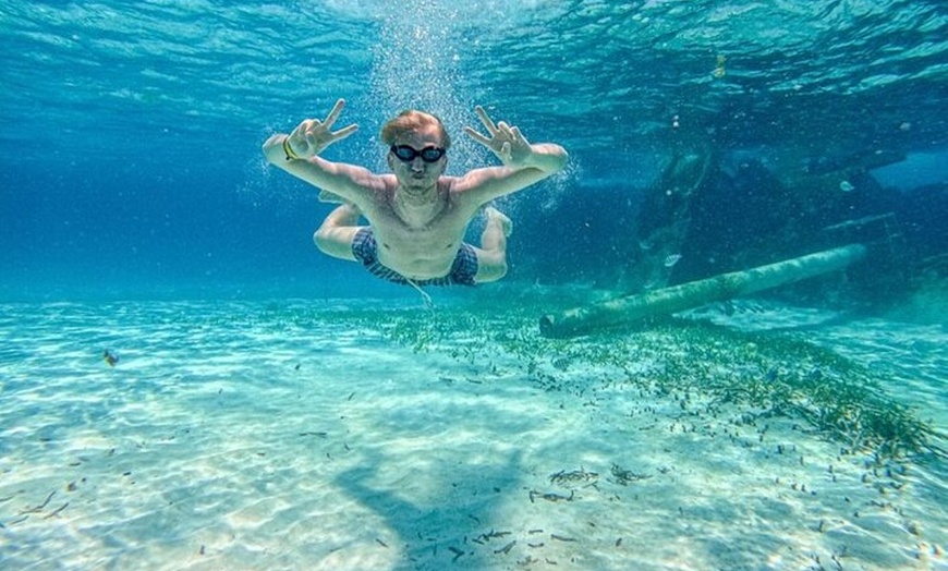 Image 4: Isla Mujeres Catamaran Tour with Snorkeling, Open Bar and Buffet