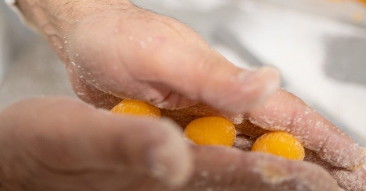 Taller de yemas de Santa Teresa y cata gourmet en Madrid