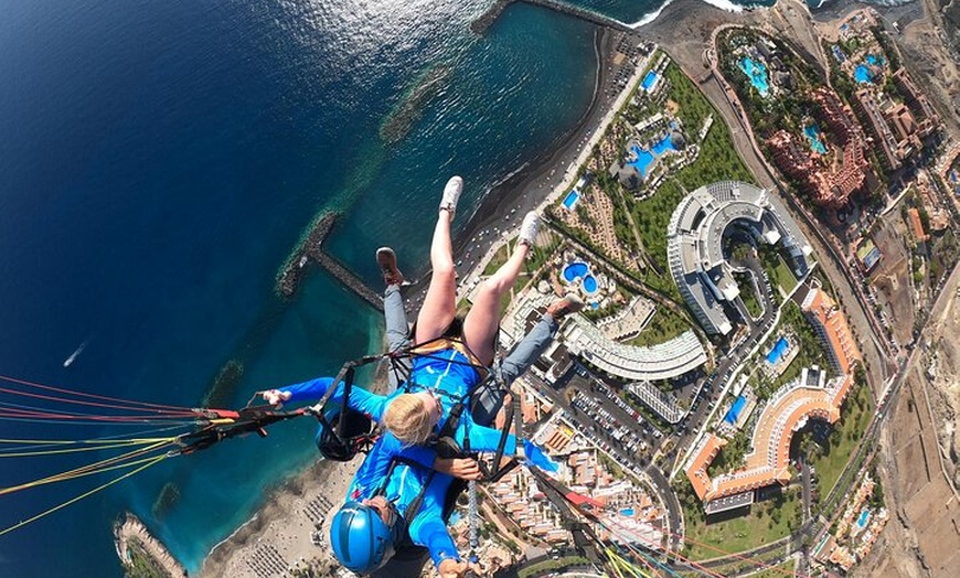 Image 3: ¡Vuelo en Tandem en Parapente en Tenerife Sur ADRENALINA!