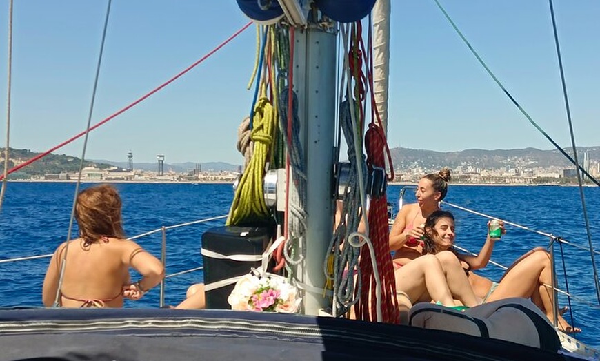 Image 4: Tour privado en barco por Barcelona