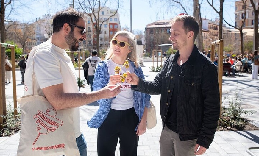Image 8: Tour gastronómico moderno y auténtico de Madrid con maridaje de vinos