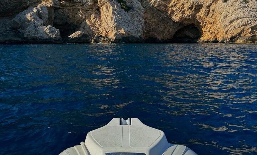 Image 1: Un Bateau Privatisé, dans les Calanques de Port d'Alon !