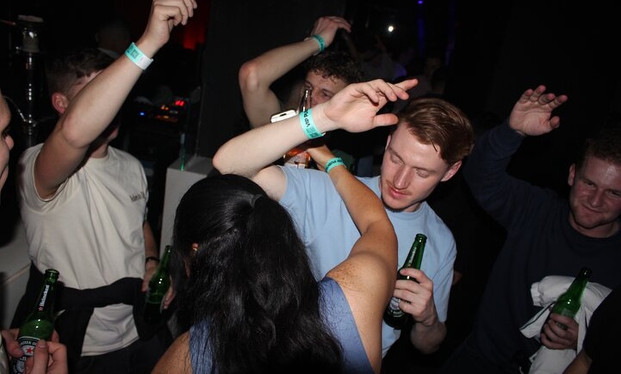 Image 11: Pubcrawl de Halloween en Madrid – Barra libre, chupitos y entrada V...