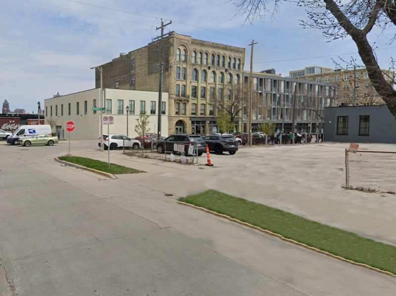 Parking at P813 - Florida St. Lot