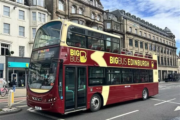Big Bus Edinburgh Hop-on Hop-off Sightseeing Tour by Open-Top Bus