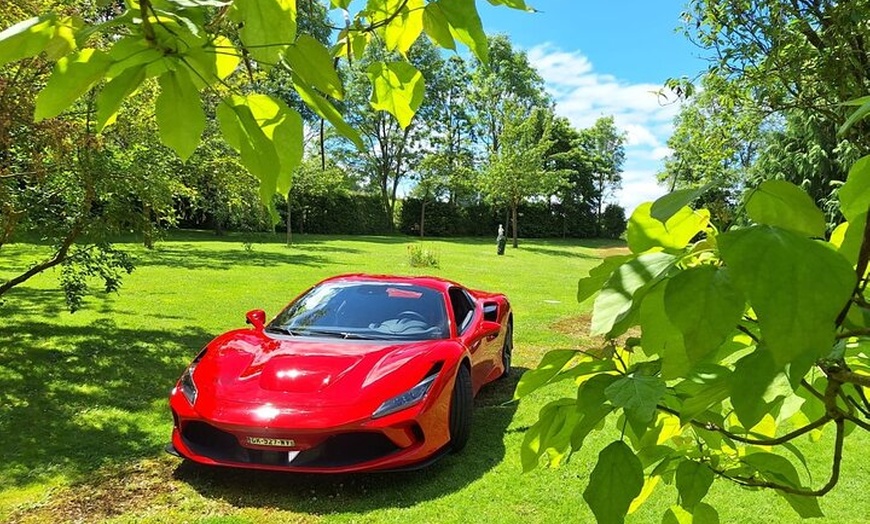 Image 4: Virée Bucolique en Ferrari F8 Spider Vallée de Chevreusse