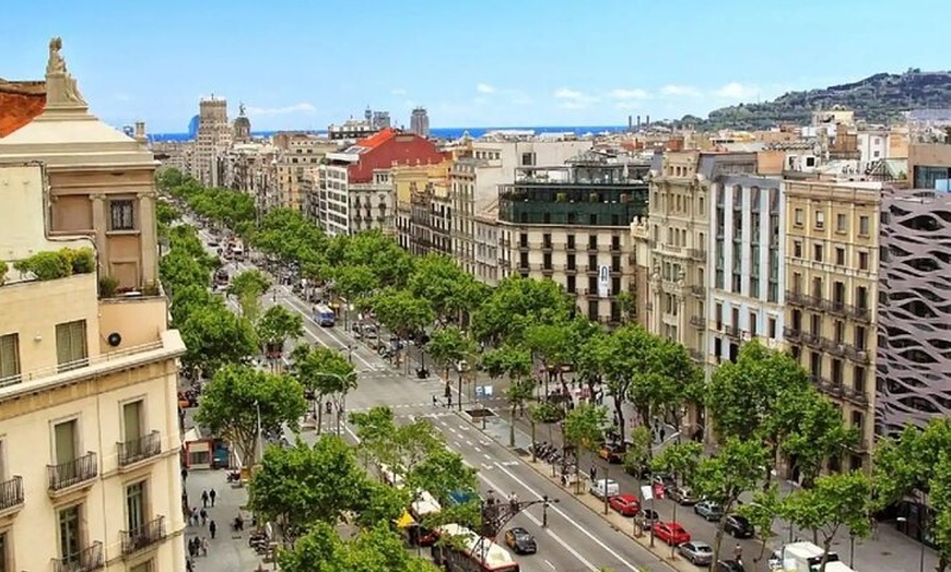Image 22: Tour Privado por Barcelona Gaudí y Modernismo
