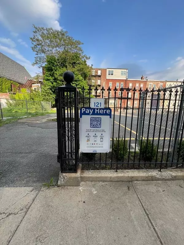 Parking at 121 Liverpool St. Lot