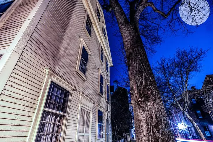 Providence Ghost Tours: Phantoms, Poltergeists, & Pestilence