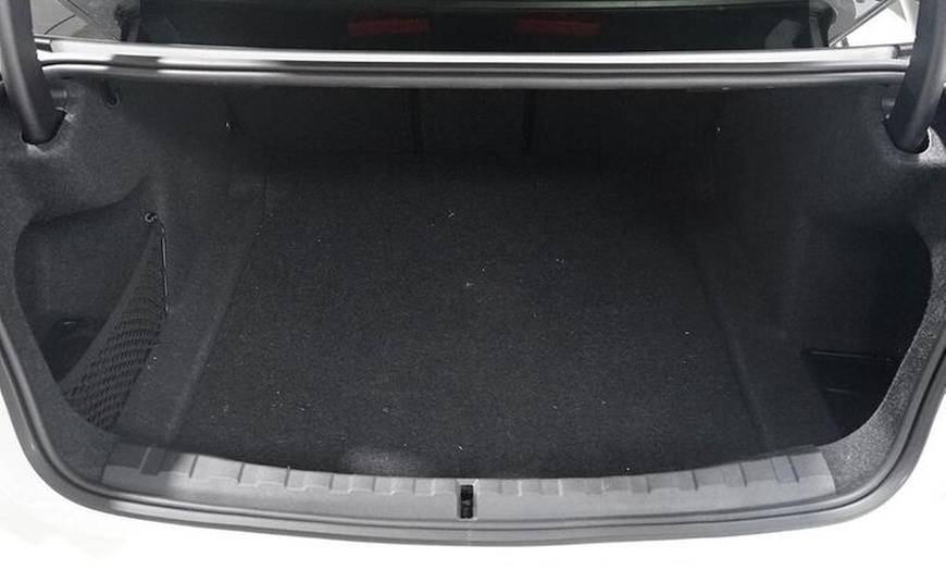 Image 5: London Private Airport Transfer — Heathrow, Gatwick & London City